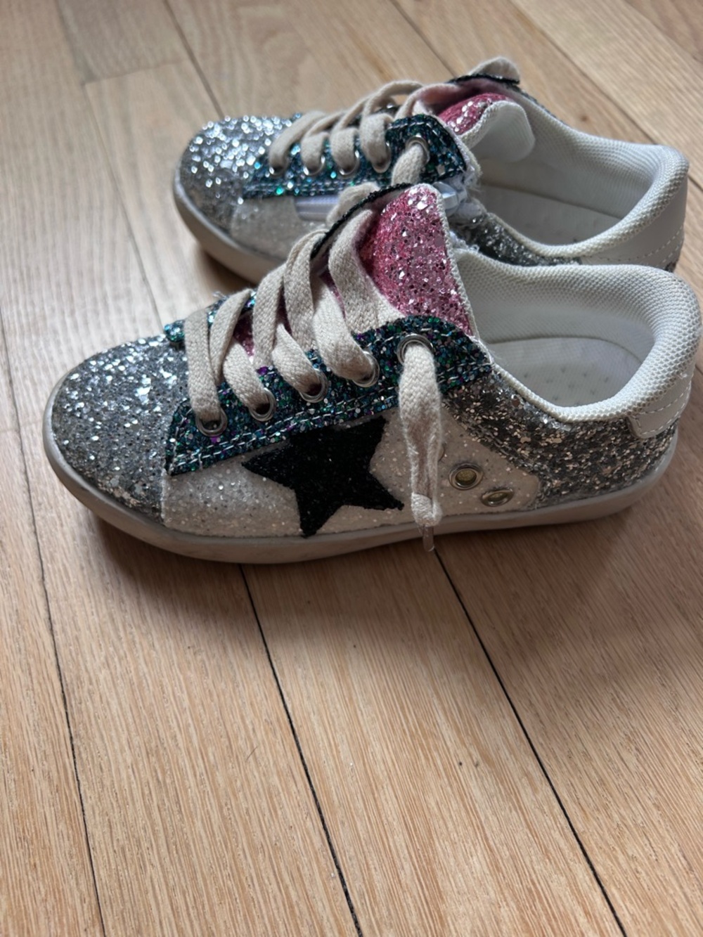 Girls Glitter Star Lace-Up Sneakers - Silver & Pink